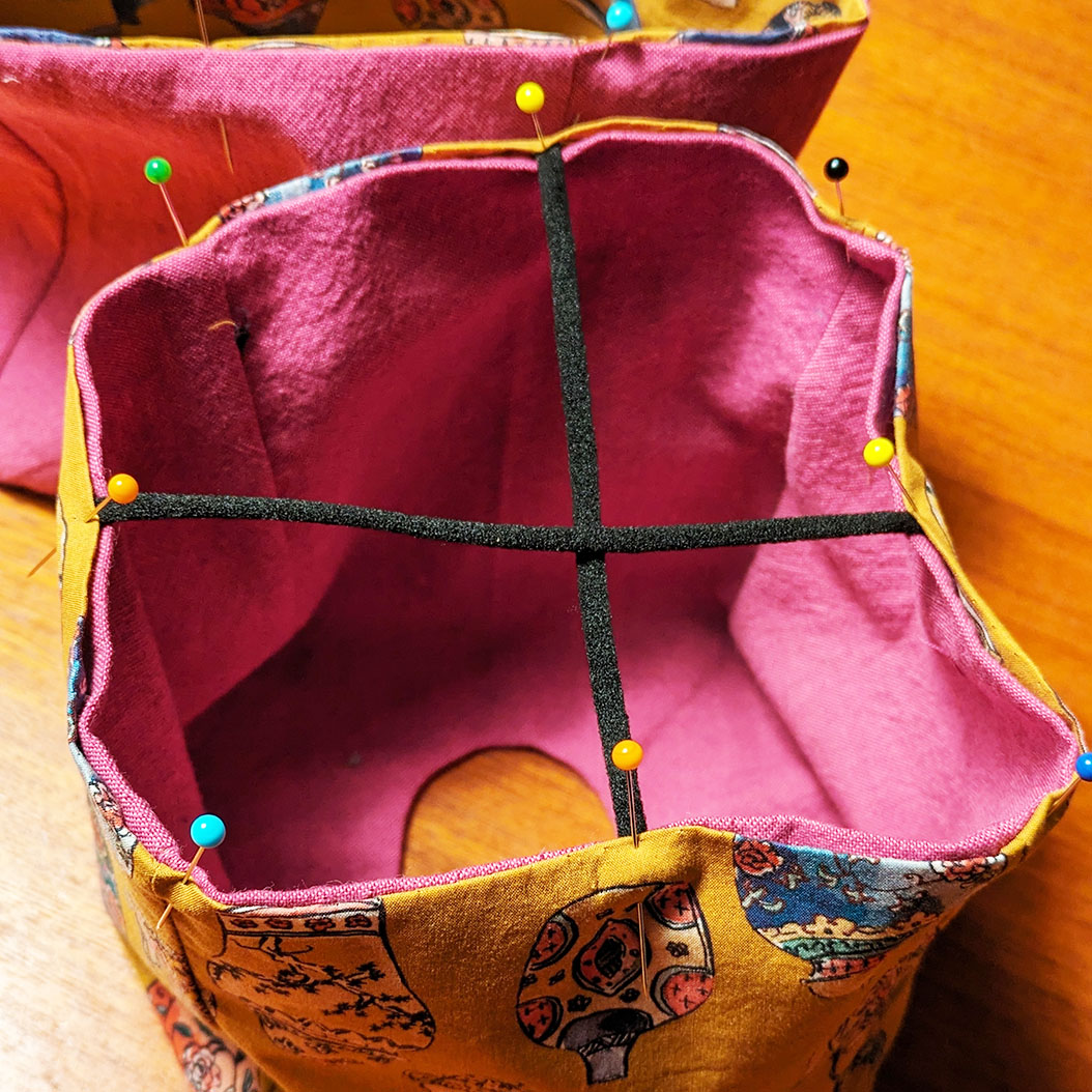 the elastic at the bottom does not need to fit tightly